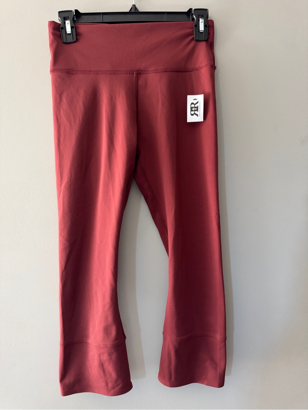 Peach | Ankle Cropped Leggings in Brick Red | S
